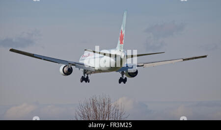 Air Canada Boeing 767 C-FTCA on final approach to London-Heathrow ...