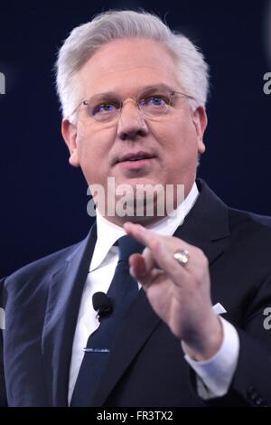 Conservative commentator Glenn Beck speaking at a rally for Republican ...