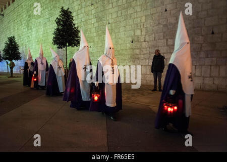 Santander, Spain. 21st March, 2016. The Brotherhood of Nazarenes of Our Father Jesus participates in the nocturnal procession of prayer which runs through Santander during Easter.  Credit:  JOAQUIN GOMEZ SASTRE/Alamy Live News Stock Photo