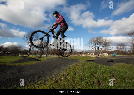 Cyclists using Cuningar Loop woodland park, in Rutherglen, Glasgow, Scotland Stock Photo