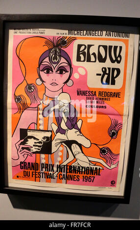 ein historisches Filmplakat des Spielfilms 'Blow Up' von Michelangelo Antonioni, Berlin. Stock Photo