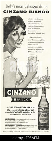Original vintage advert from 1950s. Advertisement dated 1959 advertising CINZANO BIANCO. Stock Photo
