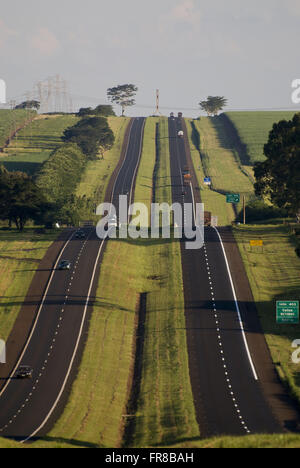 Highway Brigadeiro Faria Lima between Terra Rossa and Hill - SP-326 Stock Photo