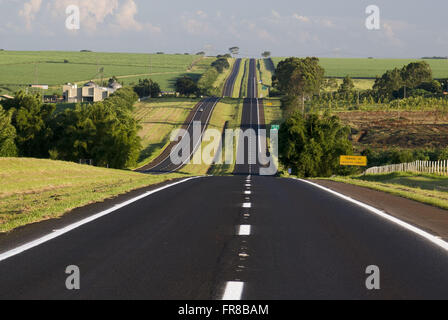 Highway Brigadeiro Faria Lima between Terra Rossa and Hill - SP-326 Stock Photo