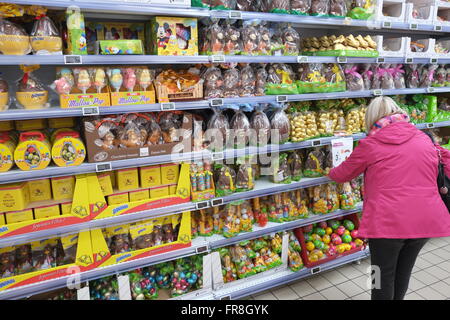 Lindt,Swiss,Switzerland, chocolate, bunnies,rabbits,an,Easter, promotion at,  E.Leclerc, Superstore,hypermarket in Carcassonne,Aude,South of, France, Stock Photo