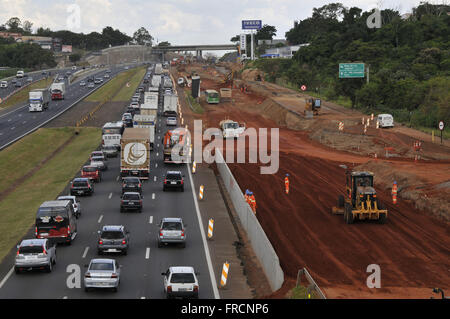 Congestion and road works in SP Dom Pedro I-065 Stock Photo