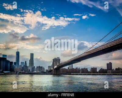 Manhattan skyline with Brooklyn Bridge, New York, USA.