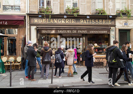 Boulangerie - Patisserie in  Paris France in winter Stock Photo