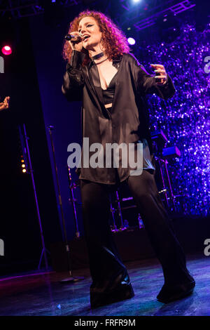 Milan Italy. 21th March 2016. The English singer songwriter JESS GLYNNE performs for the first time in Italy at Fabrique to present his debut album 'I Cry When I Laugh' Credit:  Rodolfo Sassano/Alamy Live News Stock Photo