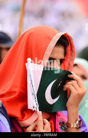 Balochistan, Pakistan. 22nd Mar, 2016. A participant girl covering her face by Pakistani Flag during the opening ceremony of Balochistan Sports Festival 2016 On the occasion of Pakistan Day. Organized by Government of Balochistan in collaboration with Pakistan Army. Credit:  Din Muhammad Watanpaal/Alamy Live News Stock Photo