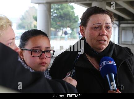 Brussels, Belgium. 22nd Mar, 2016. Witnesses are interviewed by media in Brussels, Belgium, on March 22, 2016. The death toll has risen to 34 in the deadly blasts in Brussels on Tuesday morning, according to the latest figures. Credit:  Gong Bing/Xinhua/Alamy Live News Stock Photo