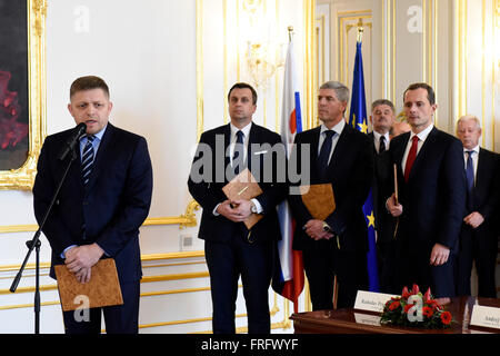 Bratislava, Slovakia. 22nd Mar, 2016. The chairmen of four Slovak political parties (from left) Robert Fico, Andrej Danko, Bela Bugar, Radoslav Prochazka signed a coalition agreement today following a recent general election. Prime Minister Robert Fico's Smer-Social Democracy (Smer-SD) will have the strongest representation in the government in Bratislava, Slovakia, March 22, 2016. © Martin Mikula/CTK Photo/Alamy Live News Stock Photo