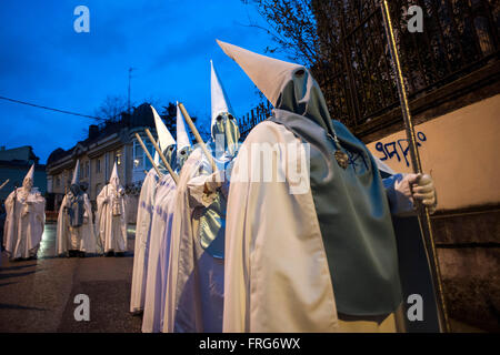 Santander, Spain. 22nd Mar, 2016. Nazarenes in the brotherhood of the Immaculate during the procession of Holy Tuesday in Santander called the meeting because the footsteps of the Lord of Mercy and the Virgin of the bitterness come together SANTANDER-SPAIN 22/03/2016 Credit:  JOAQUIN GOMEZ SASTRE/Alamy Live News Stock Photo