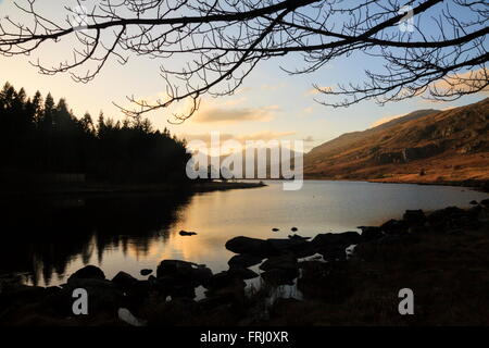 Snowdon viewed from the shoreline of Llynnau Mymbyr Stock Photo