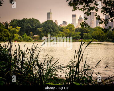 Rowing boats on The Lake, Central Park, New York City, USA. Stock Photo