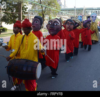 Lahore, Pakistan. 23rd Mar, 2016. Pakistani people celebrating Pakistan Day in Lahore. Pakistan celebrates its National Day to commemorate the adoption of the 1940 resolution (also known as the Pakistan or Lahore resolution) demanding a separate state for the Muslims of British-ruled India. Credit:  Rana Sajid Hussain/Pacific Press/Alamy Live News Stock Photo