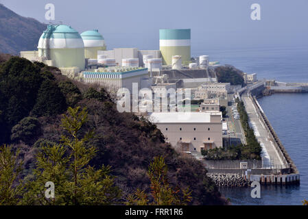 Ehime, Japan. 23rd Mar, 2016. Shikoku Electric Power Co.'s Ikata nuclear power plant reactor buildings one (R), two (C) and three (L) stand at Ikata town in Ehime prefecture, Japan's southern island of Shikoku on Wednesday, March 23, 2016. Japan's nuclear regulation authority approved to reactivate Ikata's reactor three on March 23 despite lingering safety concerns from the 2011 Fukushima nuclear accident. © Yoshio Tsunoda/AFLO/Alamy Live News Stock Photo