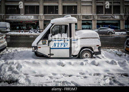 NYPD vehicle, New York City street in winter with snow, USA. Stock Photo