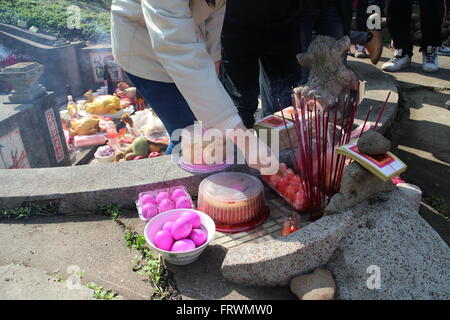 Ancestor worship during ching ming festival is a way that chinese show filial piety in Taiwan Stock Photo