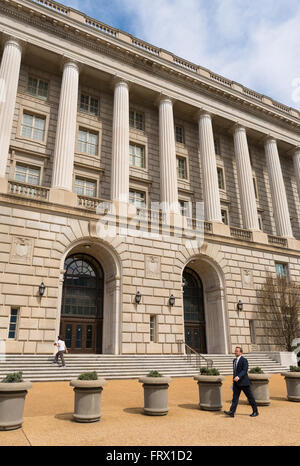 WASHINGTON, DC, USA - IRS building sign. Internal Revenue Service Stock ...