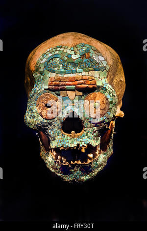 Face of the human skull inlaid with a mosaic of turquoise shell and pearl. The nose is missing as well as the right pupil. 1400-1520 Mixtecos Teotitlan del Camino Oaxaca (state), Mexico Mixtec artisan Central America American ( God Quetzalcoatl ) Stock Photo