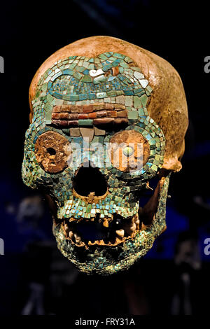 Face of the human skull inlaid with a mosaic of turquoise shell and pearl. The nose is missing as well as the right pupil. 1400-1520 Mixtecos Teotitlan del Camino Oaxaca (state), Mexico Mixtec artisan Central America American ( God Quetzalcoatl ) Stock Photo