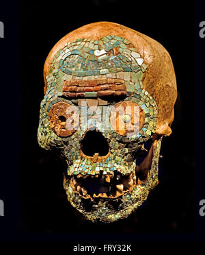 Face of the human skull inlaid with a mosaic of turquoise shell and pearl. The nose is missing as well as the right pupil. 1400-1520 Mixtecos Teotitlan del Camino Oaxaca (state), Mexico Mixtec artisan Central America American ( God Quetzalcoatl ) Stock Photo