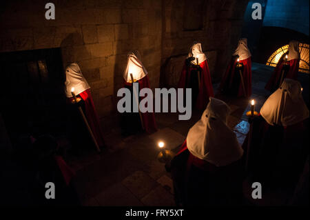 Santander, Spain. 23rd March, 2016.  Nazarenes of the Brotherhood of the Holy funeral procession made the night of mercy inside the cloister of the Cathedral of Santander  Credit:  JOAQUIN GOMEZ SASTRE/Alamy Live News Stock Photo