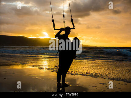 Las Palmas, Gran Canaria, Canary Islands, Spain, 24th March 2016. Weather: A Kitesurfer heading out for a late surf as the sun sets over Las Canteras beach in Las Palmas on Gran Canaria on a glorious Thurdsay in the Canary Islands; the day Prime Minister David Cameron and family arrived in the Canary Islands (Lanzarote) for their Easter holiday. Credit:  Alan Dawson News/Alamy Live News Stock Photo