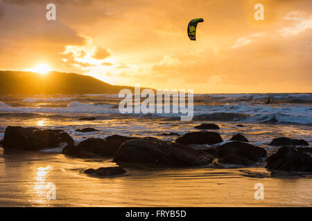 Las Palmas, Gran Canaria, Canary Islands, Spain, 24th March 2016. Weather: A Kitesurfer heading out for a late surf as the sun sets over Las Canteras beach in Las Palmas on Gran Canaria on a glorious Thurdsay in the Canary Islands; the day Prime Minister David Cameron and family arrived in the Canary Islands (Lanzarote) for their Easter holiday. Credit:  Alan Dawson News/Alamy Live News Stock Photo
