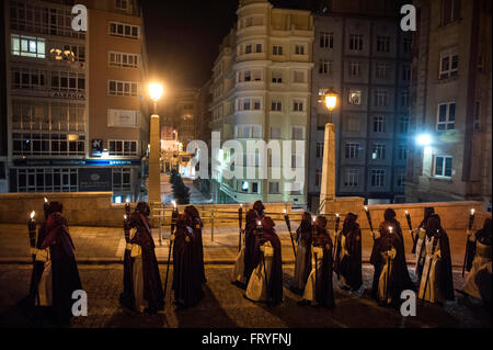 SANTANDER,SPAIN. 24TH MARCH, 2016 nocturnal procession of the Holy Christ of Peace celebrated on the night of Holy Thursday in Santander towards the cathedral  © JOAQUÍN GÓMEZ SASTRE/Alamy LiveNews Stock Photo