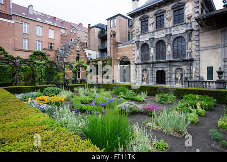 Garden outside the Rubenshuis Museum, Rubens House, former home and studio of painter Peter Paul Rubens, 1577-1640, Antwerp, Flemish Region, Belgium Stock Photo