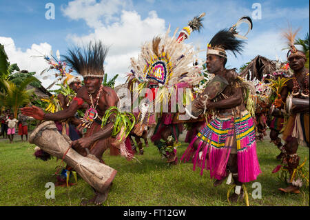 Tribespeople during a traditional dance and cultural performance, Kopar, East Sepik Province, Papua New Guinea, South Pacific Stock Photo