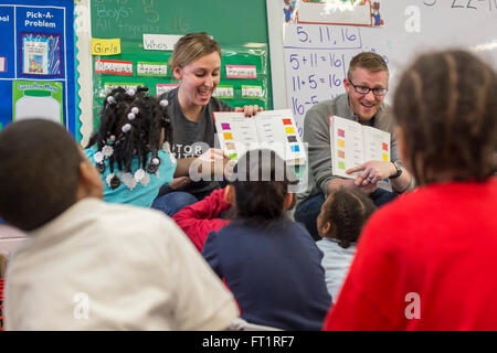 Pontiac, Michigan - Volunteers from Fiat Chrysler read to kindergarten children at Herrington Elementary School. Stock Photo