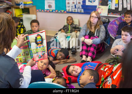 Pontiac, Michigan - Volunteers from Fiat Chrysler read to second graders at Herrington Elementary School on 'Read Aloud Day.' Stock Photo
