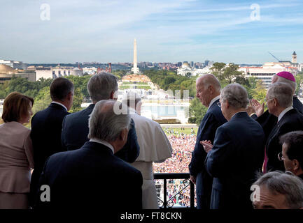 Sept. 24, 2015 “His Holiness Pope Francis, with the Vice President and House Speaker John Boehner and the rest of the Escort Committee, delivers remarks from the Speaker’s balcony following a Joint Session of Congress at the U.S. Capitol.” (Official White House Photo by David Lienemann) Stock Photo