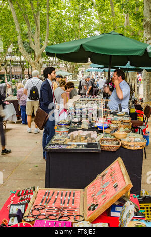 VENDORS IN CONSTITUTION PLAZA, MONTIVIDEO, URUGUAY - CIRCA DECEMBER 2015. A multitude of arts, crafts, and scond-hand items are Stock Photo