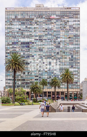 PLAZA INDEPENDECIA, MONTEVIDEO,  URUGUAY - CIRCA DECEMBER 2015. Plaza Independencia is the name of Montevideo's most important p Stock Photo