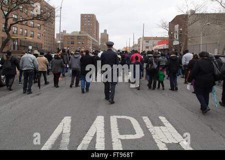 Brownsville, Brooklyn, New York, USA. 25th March, 2016. Members of the community join a Good Friday procession through Brownsville, Brooklyn Credit:  Louise Wateridge/ZUMA Wire/Alamy Live News Stock Photo