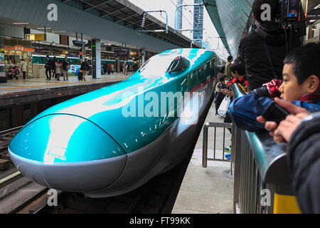 Tokyo, Japan. 26th Mar, 2016. The Hayabusa Shinkansen (bullet train) pulls into Tokyo Station on March 26, 2016, Tokyo, Japan. The Hayabusa shinkansen connects Tokyo with the northern island of Hokkaido via the 53.85 km long Seikan Tunnel. Previously Japan's bullet train only operated as far as Aomori but the new rail link now goes to Shin-Hakodate-Hokuto Station in Hokkaido with a further extension planned to Sapporo by 2030. A one way ticket costs 22,690 yen (200 UDS) from Tokyo to Shin-Hakodate Hokuto and the fastest trains will take 4 hours and 2 minutes for the journey. © Aflo Co. Ltd./Al Stock Photo