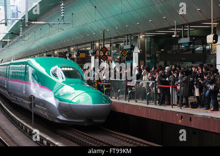 Tokyo, Japan. 26th Mar, 2016. The Hayabusa Shinkansen (bullet train) pulls into Tokyo Station on March 26, 2016, Tokyo, Japan. The Hayabusa shinkansen connects Tokyo with the northern island of Hokkaido via the 53.85 km long Seikan Tunnel. Previously Japan's bullet train only operated as far as Aomori but the new rail link now goes to Shin-Hakodate-Hokuto Station in Hokkaido with a further extension planned to Sapporo by 2030. A one way ticket costs 22,690 yen (200 UDS) from Tokyo to Shin-Hakodate Hokuto and the fastest trains will take 4 hours and 2 minutes for the journey. © Aflo Co. Ltd./Al Stock Photo