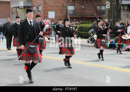Pipes and Drums band marching in St. Patrick's Day parade Yonkers New York Stock Photo