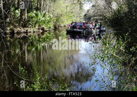 Ferry taking visitors to the entrance of Ellie Schiller Homosassa Springs Wildlife State Park Stock Photo
