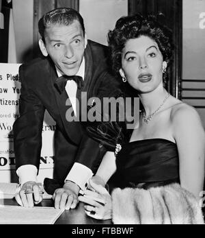 Frank Sinatra and his second wife, Ava Gardner, signing a good citizenship pledge, New York City, NY. Photo by Herman Hiller, c.1952 Stock Photo