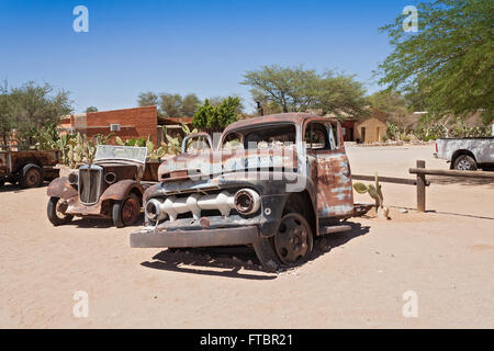 Old rusted cars in the desert area Stock Photo - Alamy