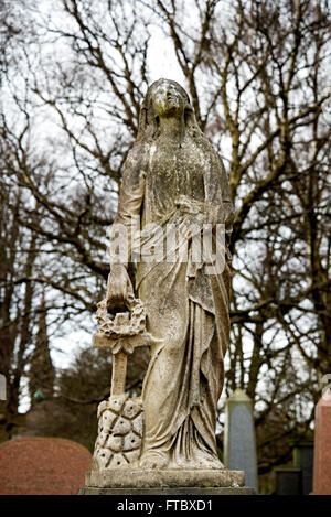 The figure of a woman mourning in Grange Cemetery, Edinburgh, Scotland, UK. Stock Photo