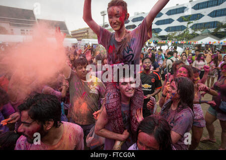 Bangkok, Bangkok, Thailand. 27th Mar, 2016. People covered in coloured powder take part in the yearly 'Indian Holi Festival' at Thammasat University Campus in Bangkok, Thailand on March 27, 2016. Holi, also known as the festival of colours or the festival of sharing love is a spring festival, mostly celebrate in India, but as well as many other countries with an Indian community such Bangkok. Credit:  Guillaume Payen/ZUMA Wire/Alamy Live News Stock Photo