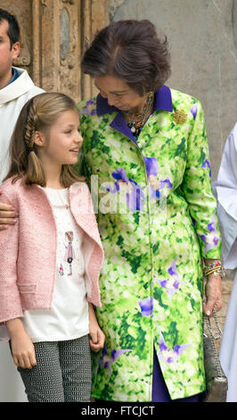 Palma de Mallorca, 27-03-201 Queen Sofia and Princess Leonor Members of the Spanish Royal Family attends the Eastern Mass at the La Seu Cathedral, departure Credit:  dpa picture alliance/Alamy Live News Stock Photo