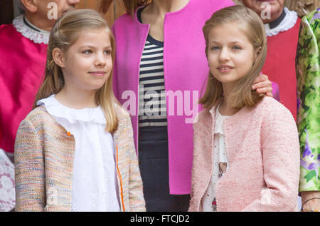 Palma de Mallorca, 27-03-201 Princess Leonor, Princess Sofia Members of the Spanish Royal Family attends the Eastern Mass at the La Seu Cathedral, departure Credit:  dpa picture alliance/Alamy Live News Stock Photo