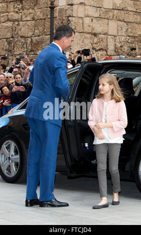 Palma de Mallorca, 27-03-2016 King Felipe and Princess Leonor Members of the Spanish Royal Family attends the Eastern Mass at the La Seu Cathedral, arrival Credit:  dpa picture alliance/Alamy Live News Stock Photo